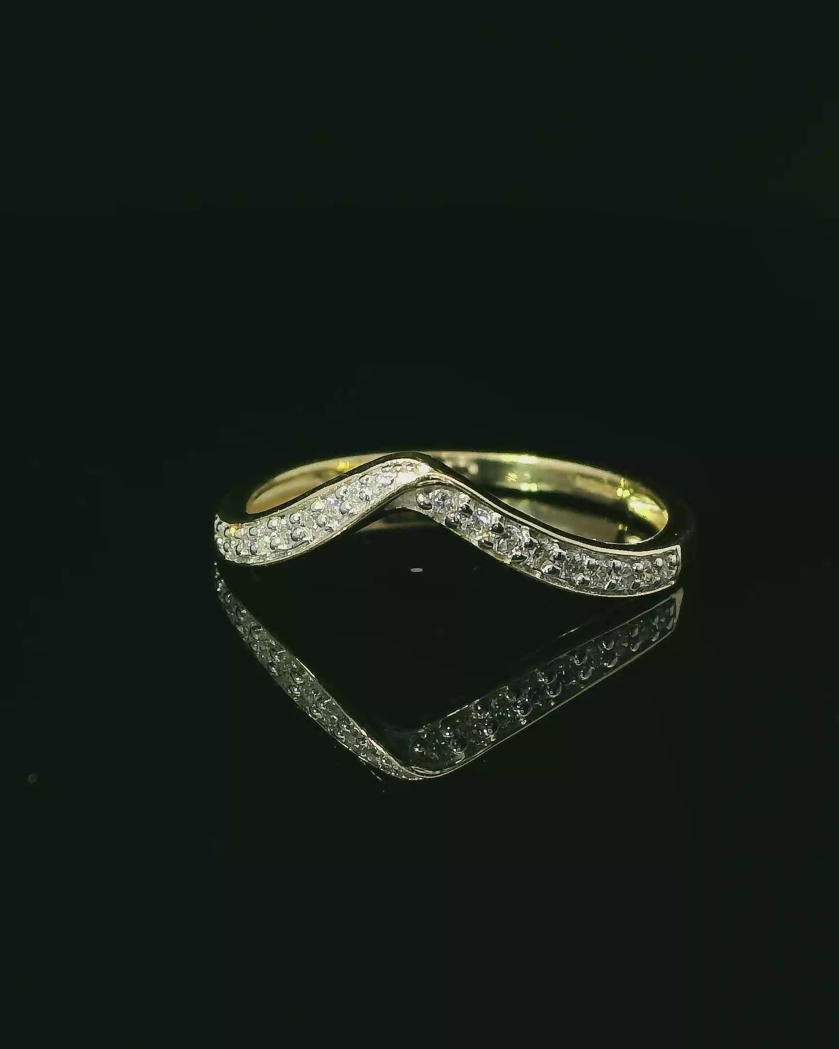 CHURUMBELA DE ORO CON DIAMANTES