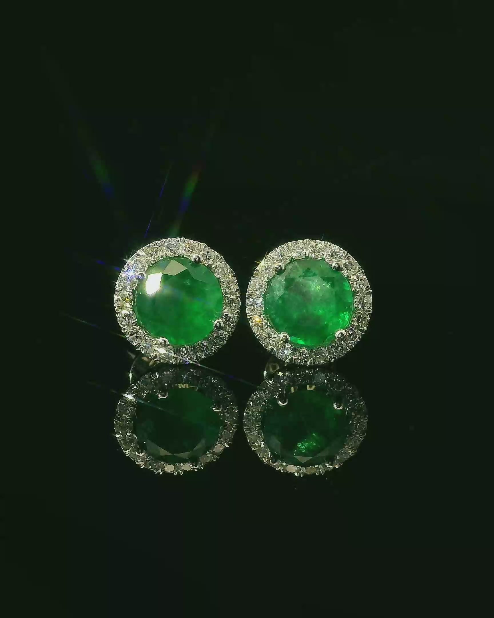 ARETES DE ORO CON ESMERALDA Y DIAMANTES