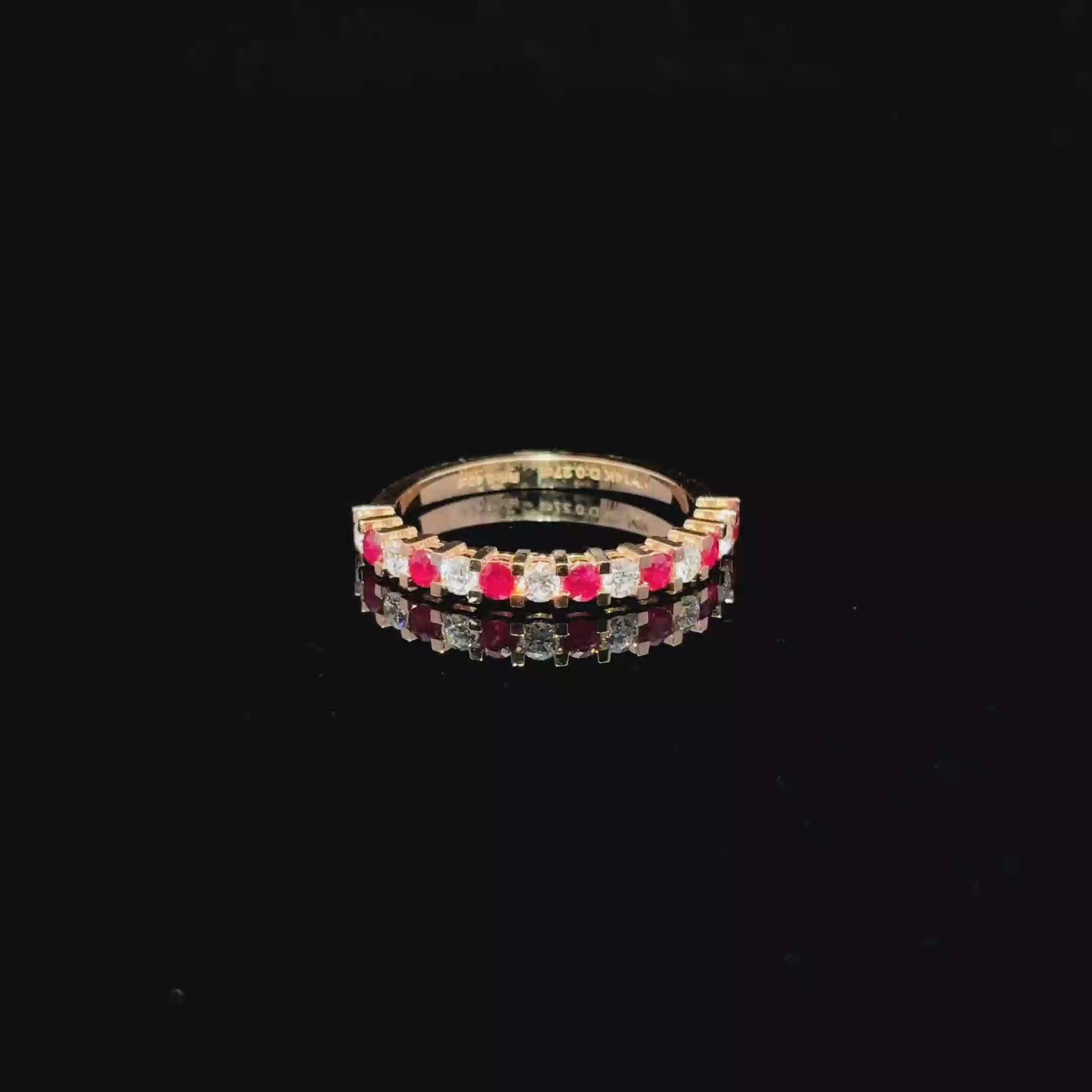 ANILLO DE ORO CON DIAMANTES Y RUBI