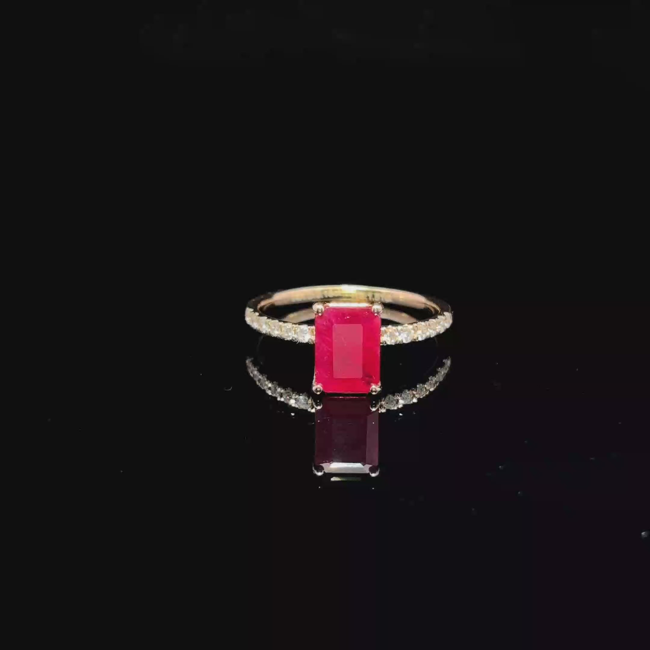 ANILLO DE ORO CON DIAMANTES Y RUBI