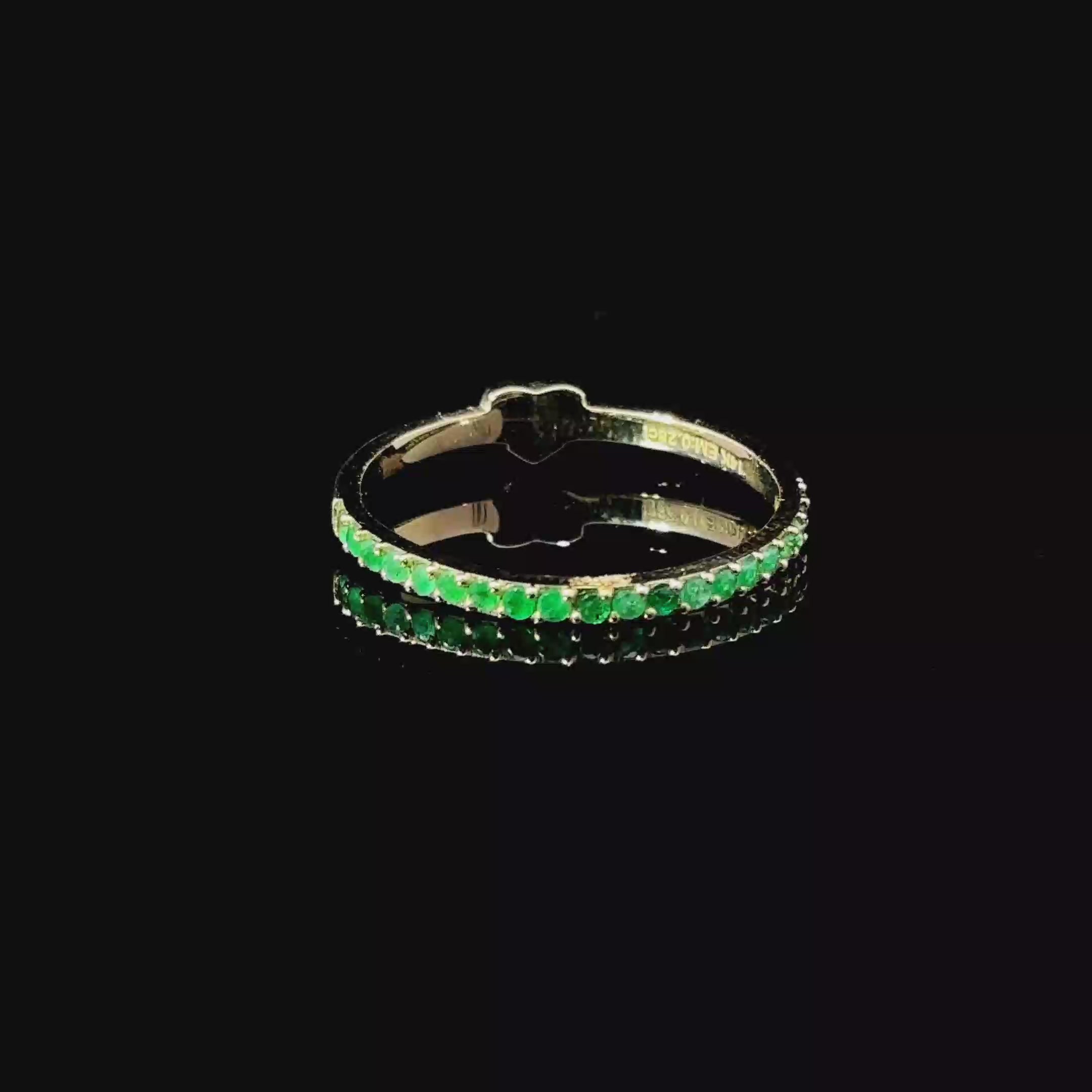 CHURUMBELA DE ORO CON ESMERALDAS